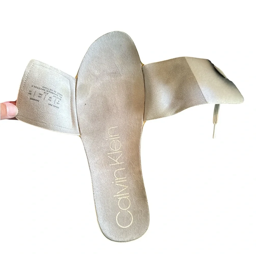 CALVIN KLEIN Women's Slides Flat Sandals White Faux Patent Leather US Size 8 - Picture 6 of 7